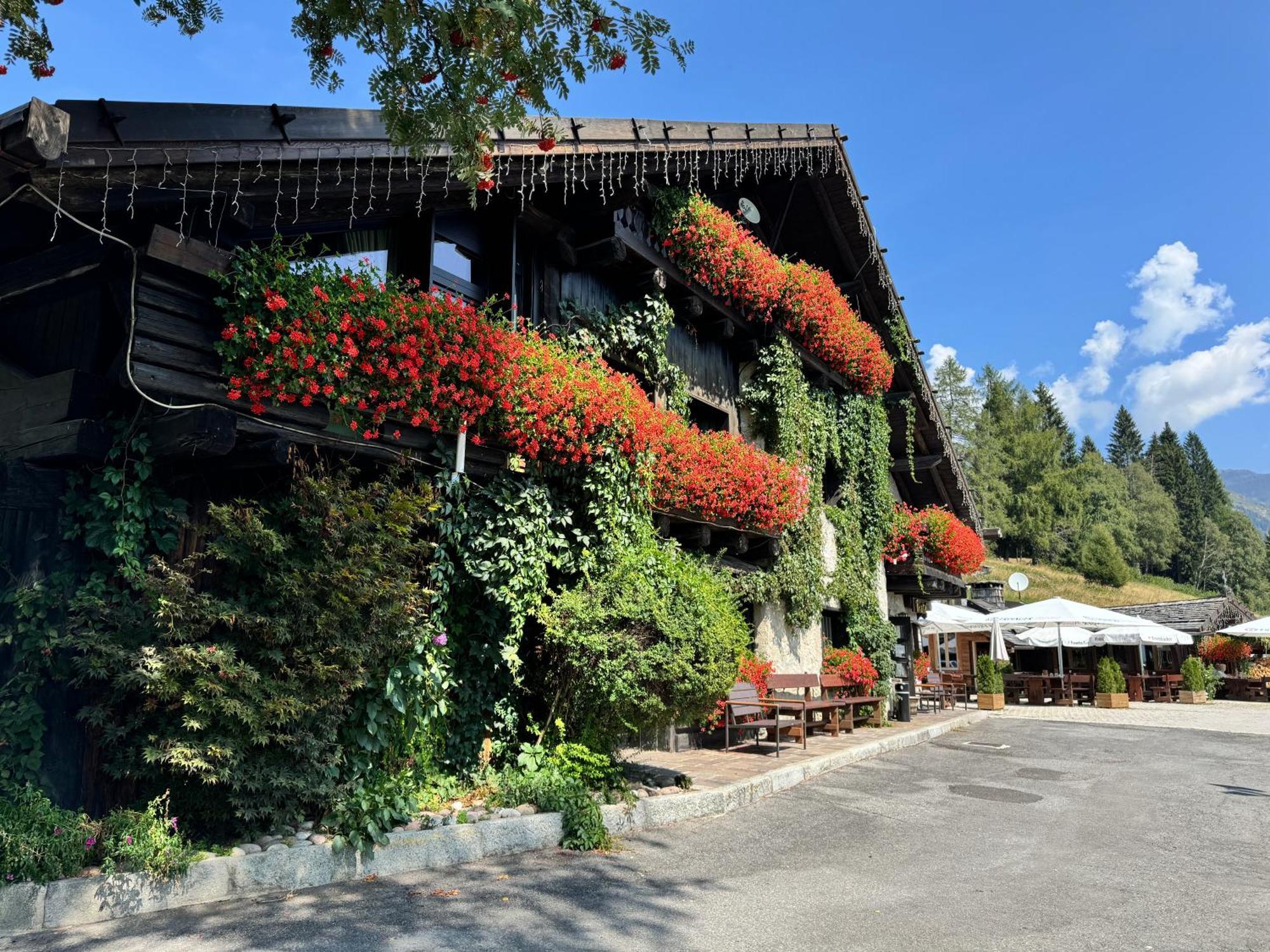 مادونا دي كامبيليو Albergo Ristorante Al Frate Da Streza المظهر الخارجي الصورة