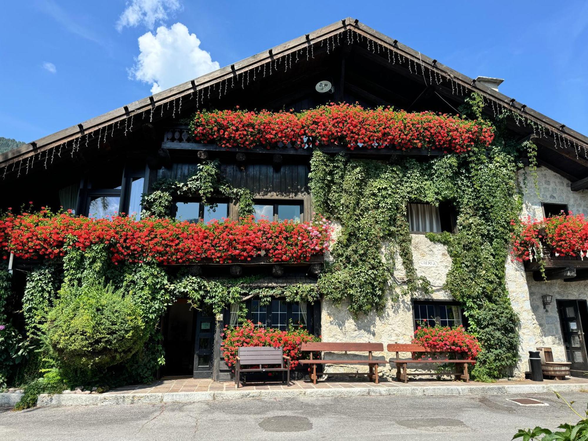 مادونا دي كامبيليو Albergo Ristorante Al Frate Da Streza المظهر الخارجي الصورة