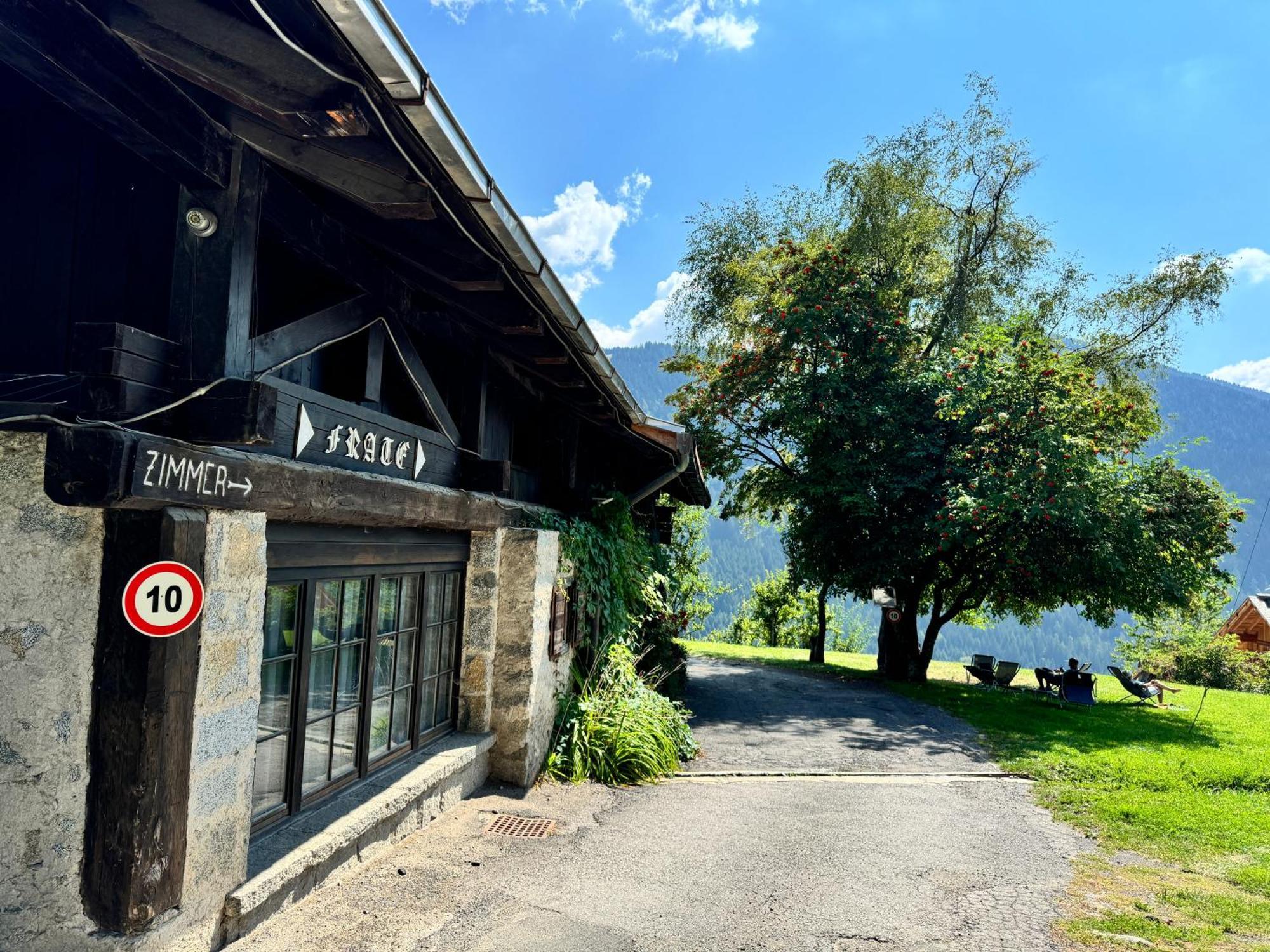 مادونا دي كامبيليو Albergo Ristorante Al Frate Da Streza المظهر الخارجي الصورة