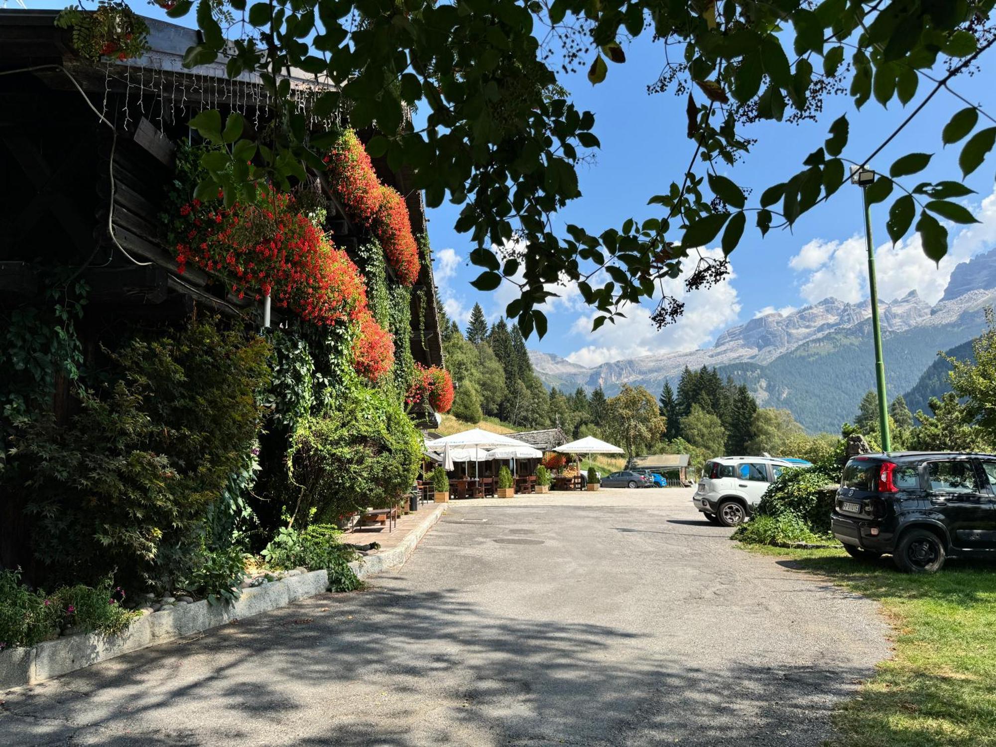 مادونا دي كامبيليو Albergo Ristorante Al Frate Da Streza المظهر الخارجي الصورة