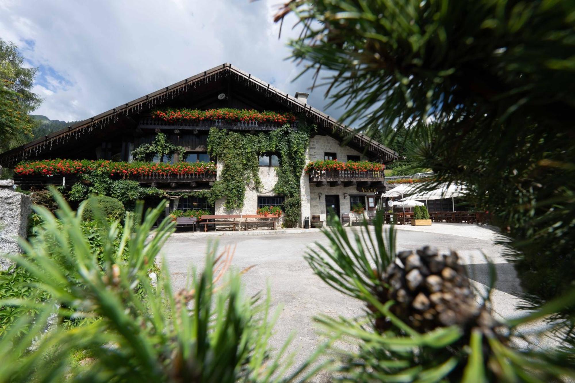 مادونا دي كامبيليو Albergo Ristorante Al Frate Da Streza المظهر الخارجي الصورة