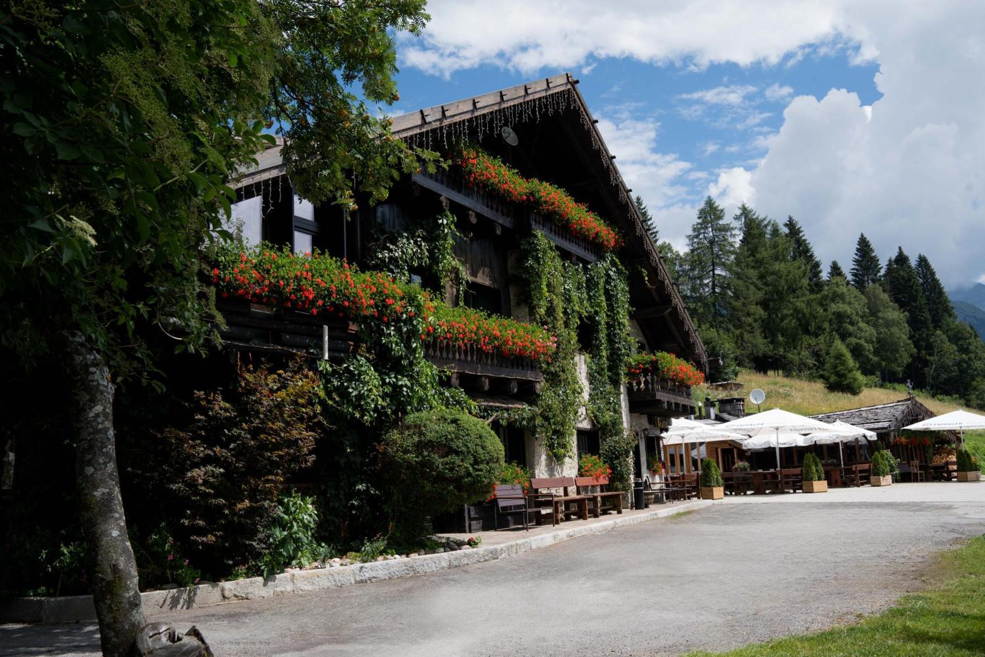 مادونا دي كامبيليو Albergo Ristorante Al Frate Da Streza المظهر الخارجي الصورة