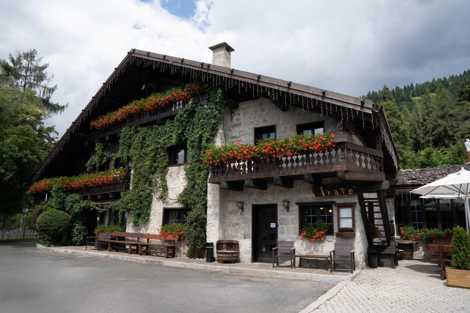 مادونا دي كامبيليو Albergo Ristorante Al Frate Da Streza المظهر الخارجي الصورة